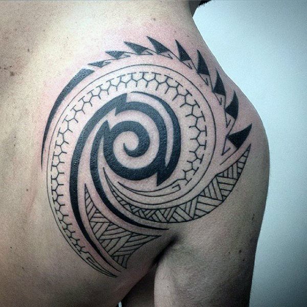 tatuaje tribal hombro para hombre 64
