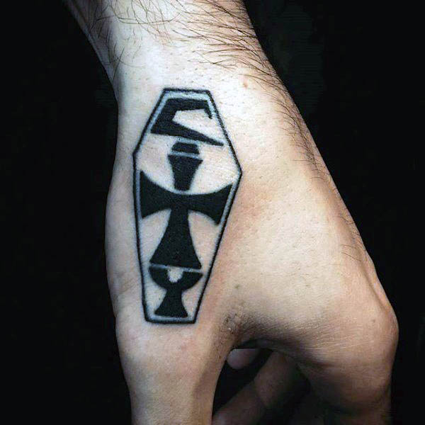 tatuaje tribal mano para hombre 23
