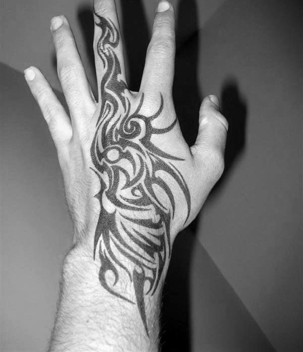 tatuaje tribal mano para hombre 25
