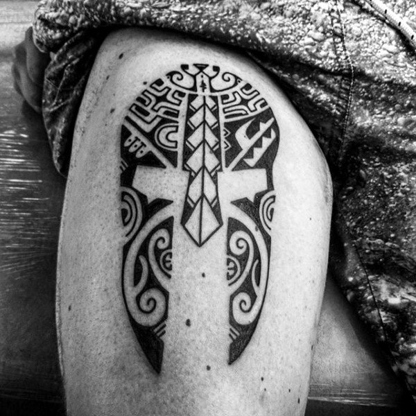 tatuaje tribal muslo para hombre 08