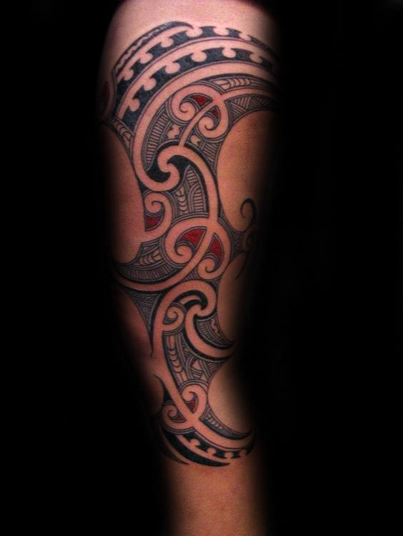 tatuaje tribal muslo para hombre 12