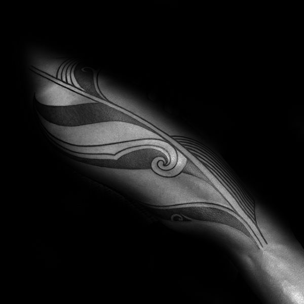 tatuaje tribal muslo para hombre 20