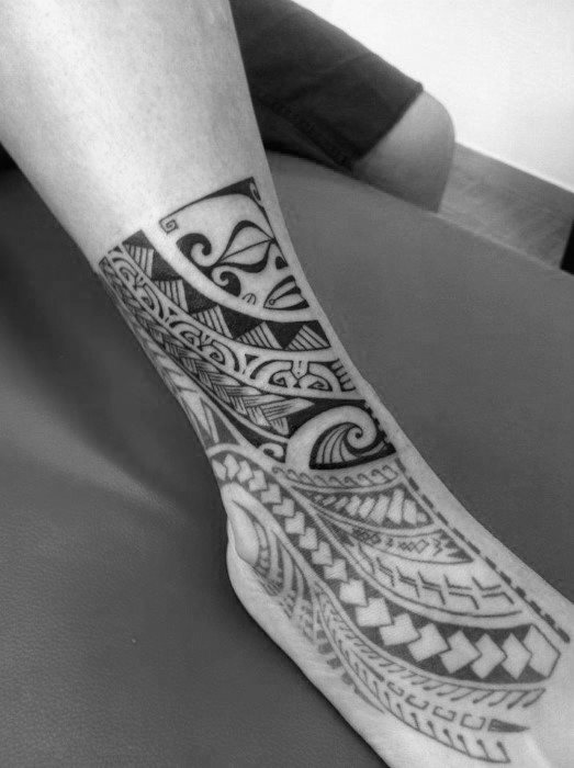 tatuaje tribal pie para hombre 01