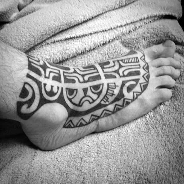 tatuaje tribal pie para hombre 08