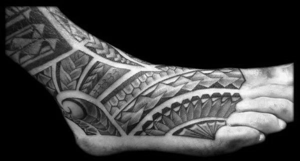 tatuaje tribal pie para hombre 10