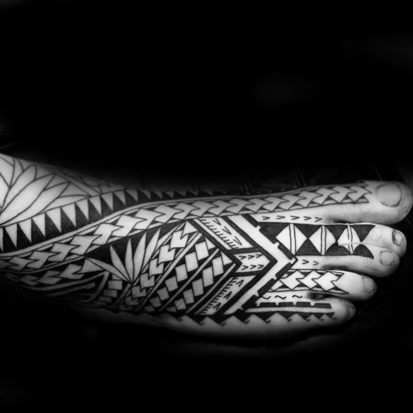tatuaje tribal pie para hombre 19