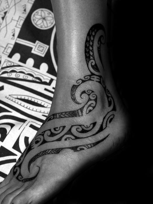 tatuaje tribal pie para hombre 26