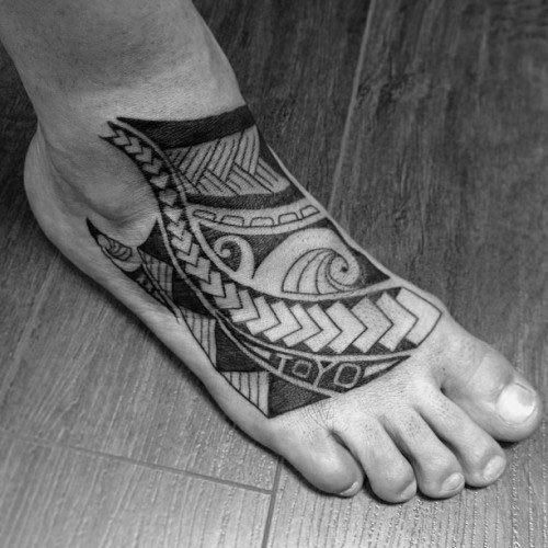 tatuaje tribal pie para hombre 29