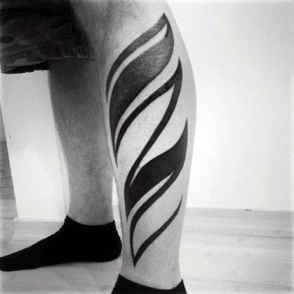 tatuaje tribal pierna para hombre 08