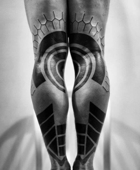 tatuaje tribal pierna para hombre 09