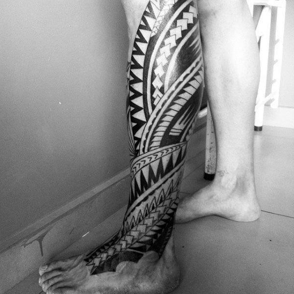 tatuaje tribal pierna para hombre 24