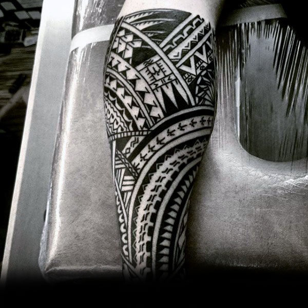 tatuaje tribal pierna para hombre 26