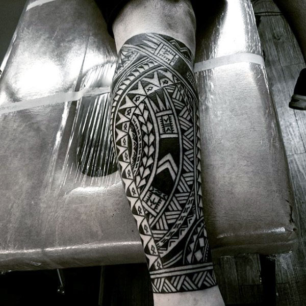 tatuaje tribal pierna para hombre 28