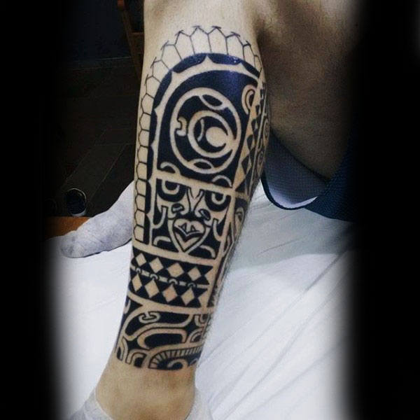 tatuaje tribal pierna para hombre 31