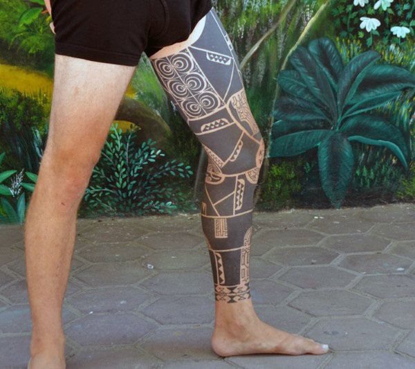 tatuaje tribal pierna para hombre 36