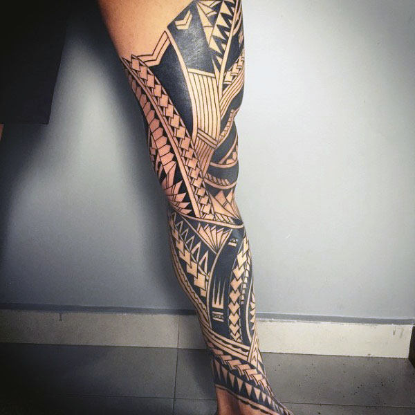 tatuaje tribal pierna para hombre 39