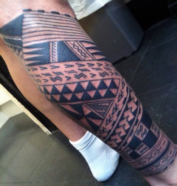 tatuaje tribal pierna para hombre 47