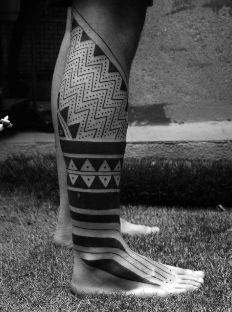 tatuaje tribal pierna para hombre 48
