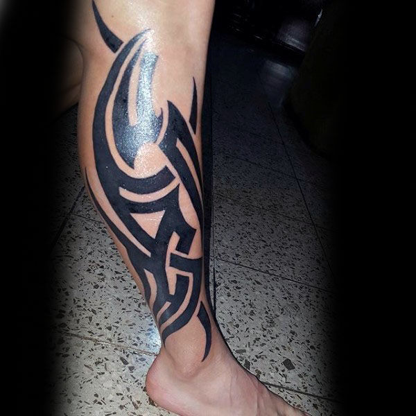 tatuaje tribal pierna para hombre 51