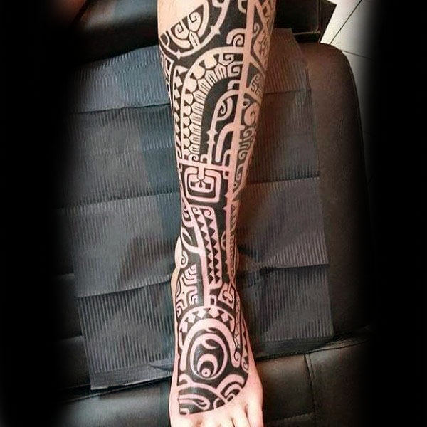 tatuaje tribal pierna para hombre 63