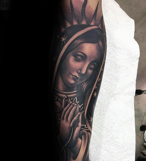 tatuaje virgen maria para hombre 11