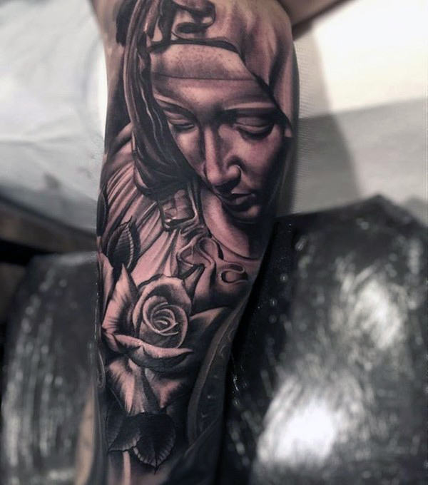 tatuaje virgen maria para hombre 40