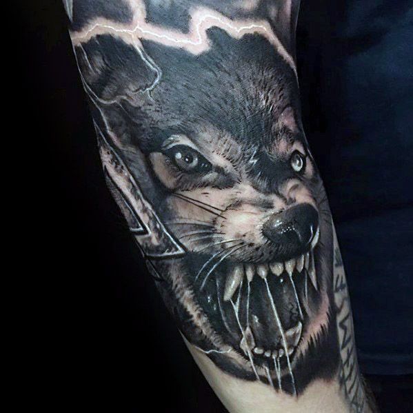 maravilloso tatuaje lobo para hombre 13
