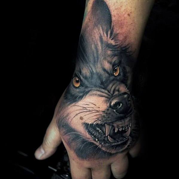 maravilloso tatuaje lobo para hombre 28