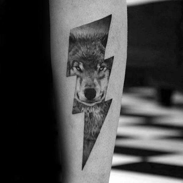 maravilloso tatuaje lobo para hombre 31