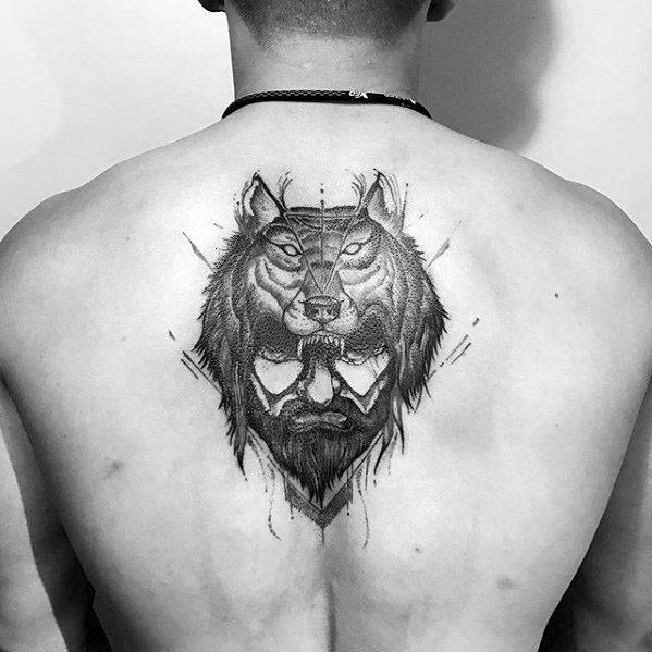 maravilloso tatuaje lobo para hombre 33