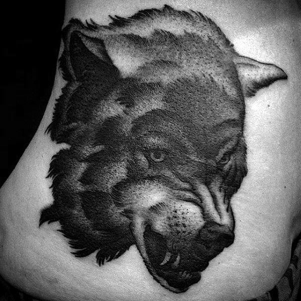 maravilloso tatuaje lobo para hombre 38