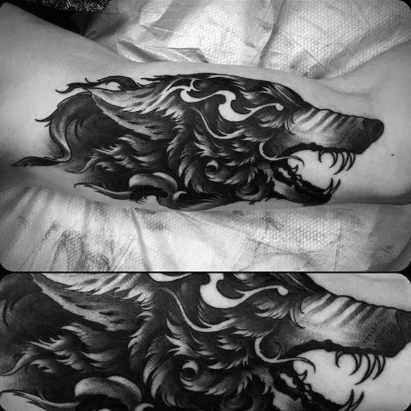 maravilloso tatuaje lobo para hombre 39