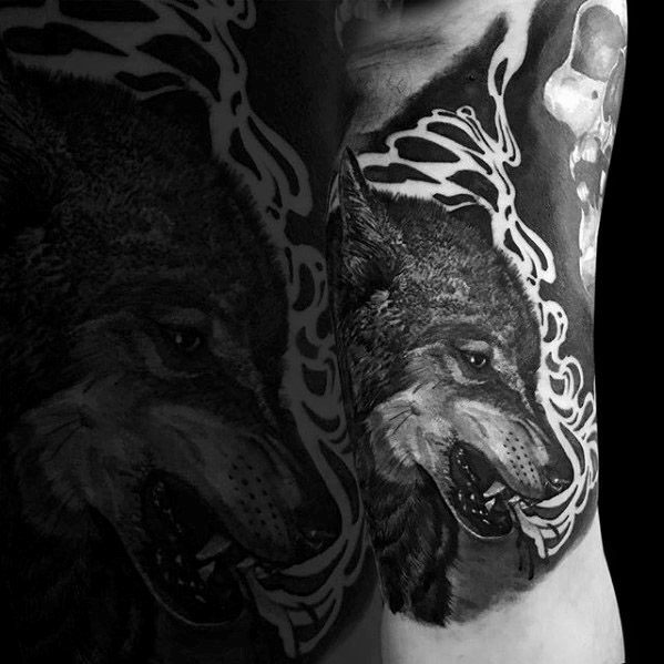 maravilloso tatuaje lobo para hombre 54