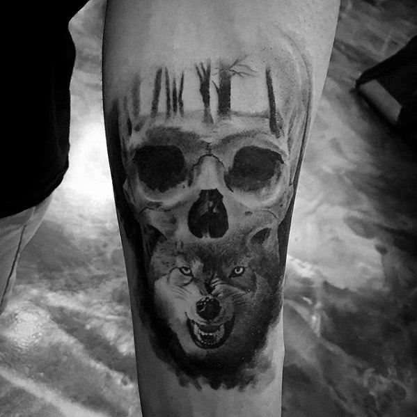 maravilloso tatuaje lobo para hombre 56