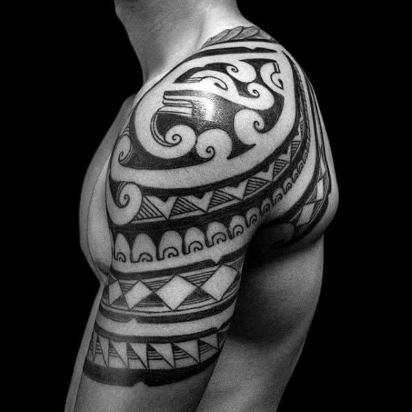 maravilloso tatuaje tribal para hombre 04