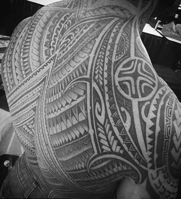 maravilloso tatuaje tribal para hombre 08