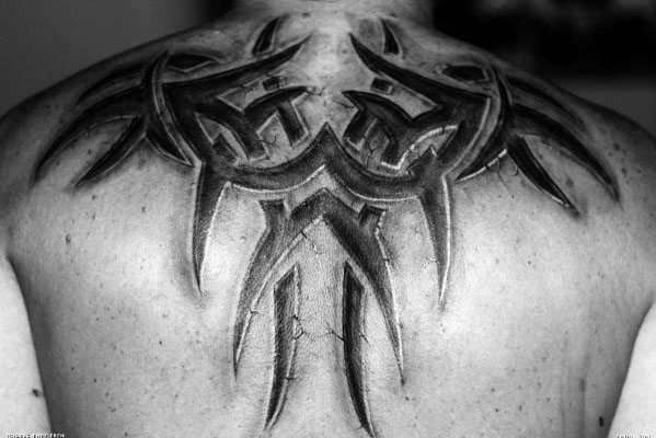 maravilloso tatuaje tribal para hombre 21