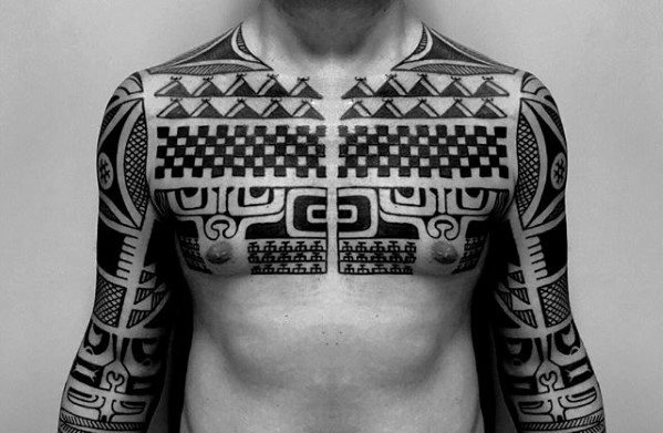 maravilloso tatuaje tribal para hombre 22