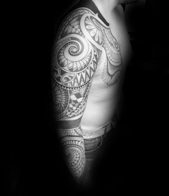 maravilloso tatuaje tribal para hombre 23