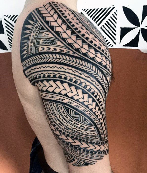 maravilloso tatuaje tribal para hombre 28