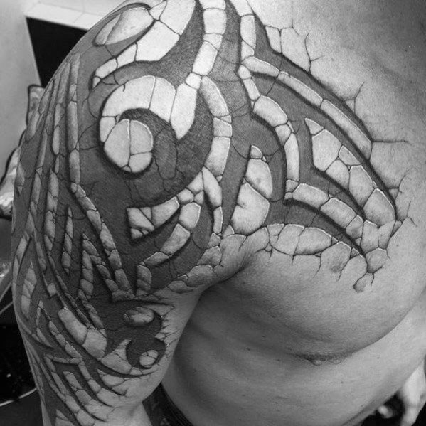 maravilloso tatuaje tribal para hombre 32