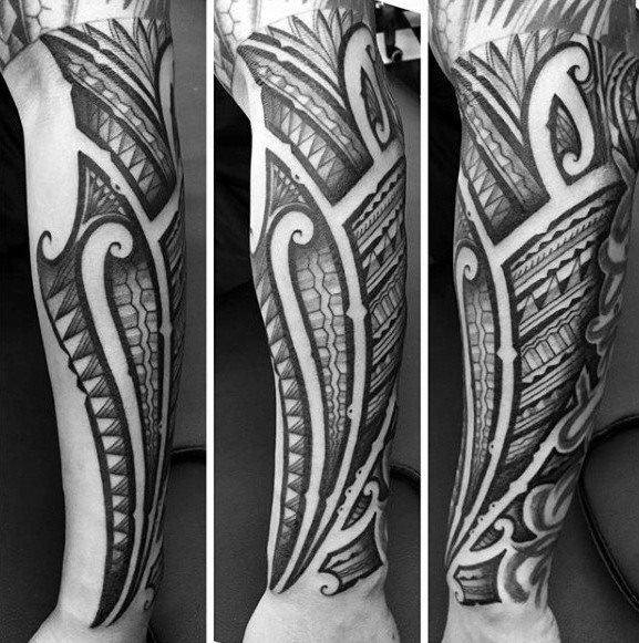 maravilloso tatuaje tribal para hombre 38