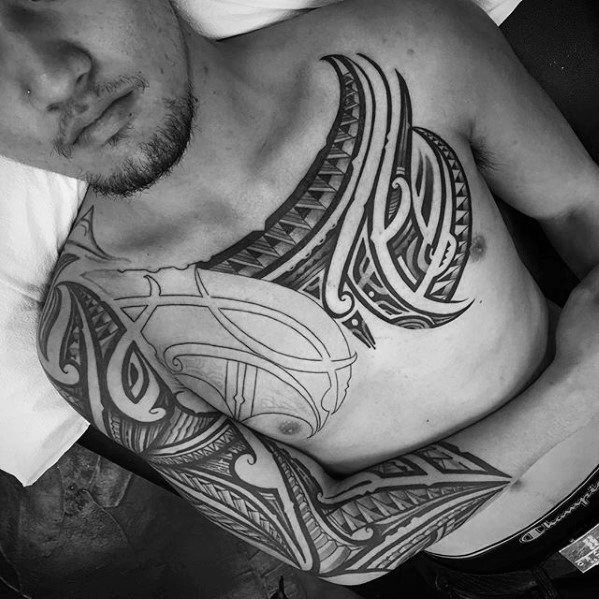 maravilloso tatuaje tribal para hombre 41
