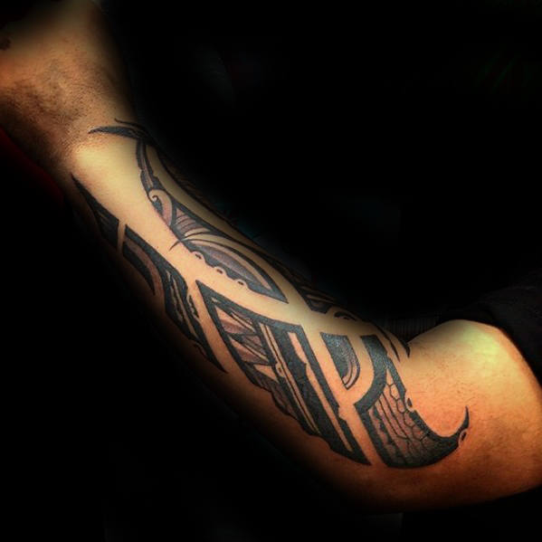 maravilloso tatuaje tribal para hombre 47