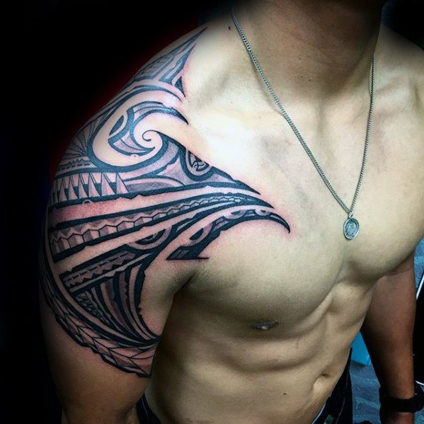 maravilloso tatuaje tribal para hombre 58