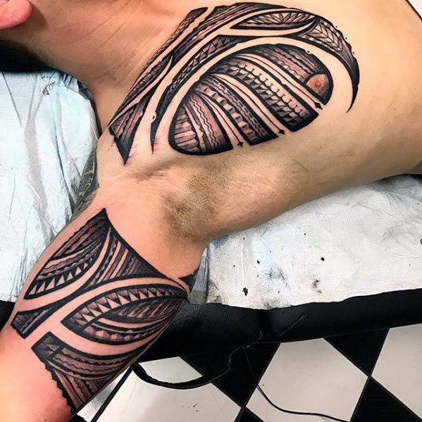 maravilloso tatuaje tribal para hombre 61