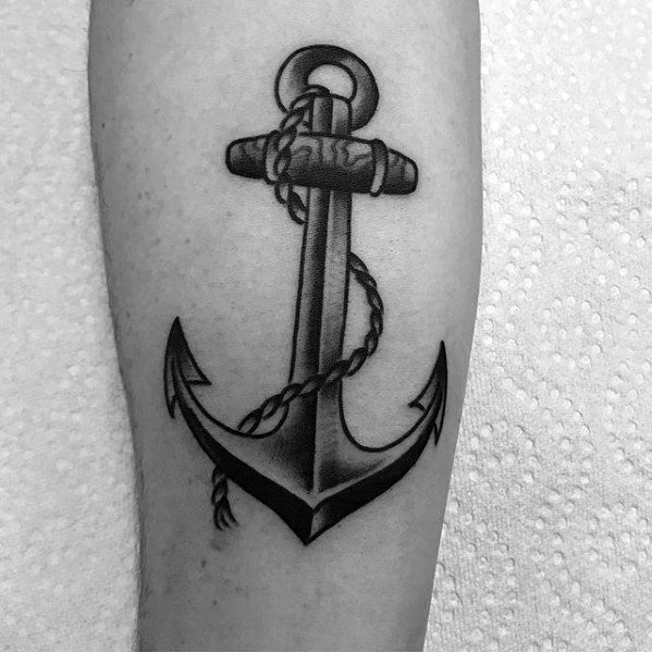 pequeno tatuaje ancla para hombre 05