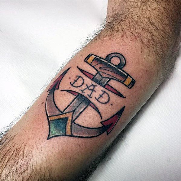 pequeno tatuaje ancla para hombre 06
