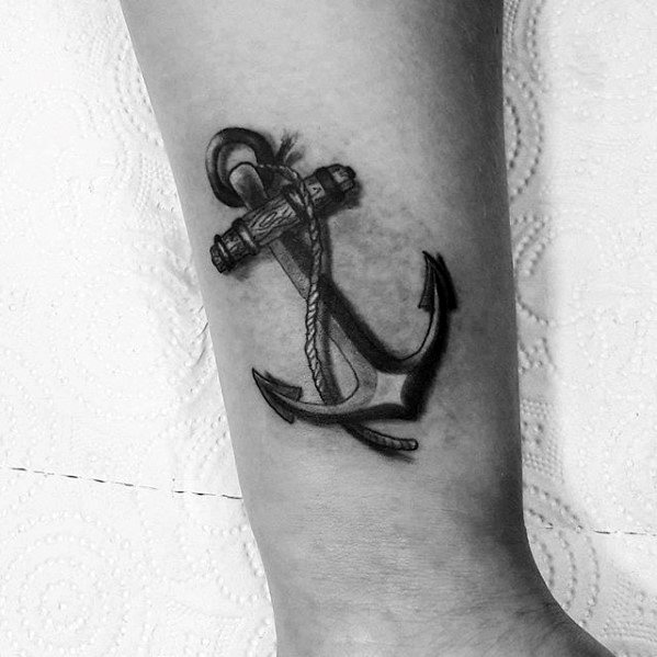 pequeno tatuaje ancla para hombre 18