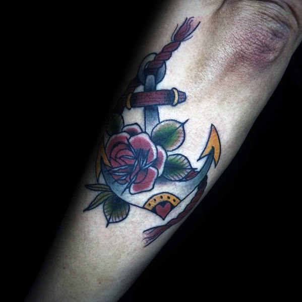 pequeno tatuaje ancla para hombre 23